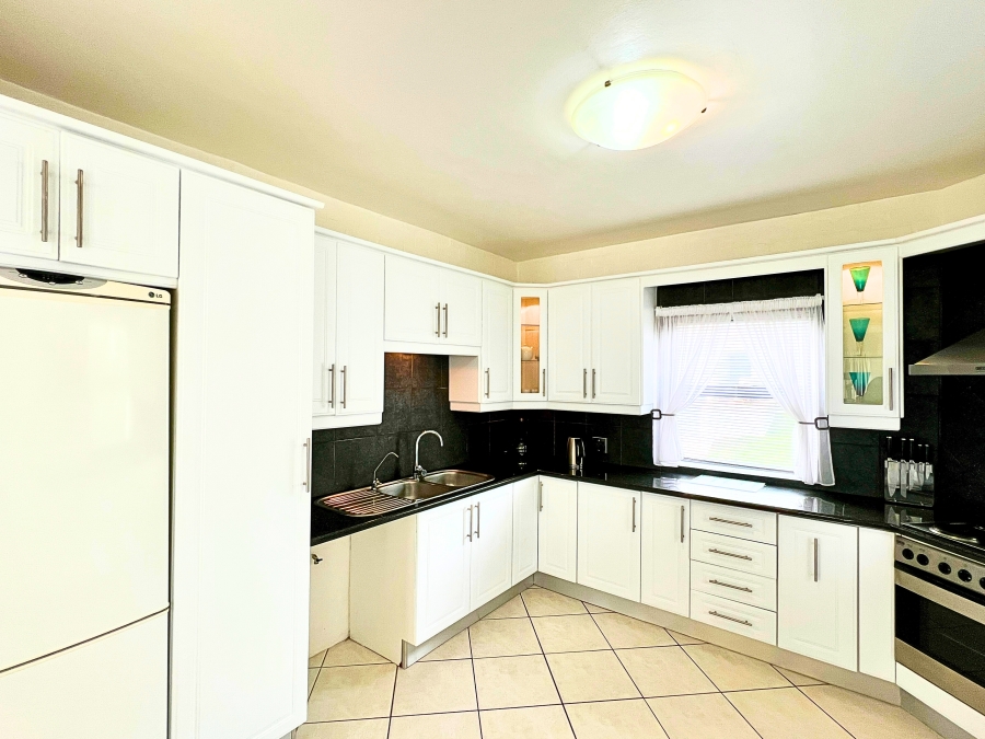 4 Bedroom Property for Sale in Paradise Beach Western Cape